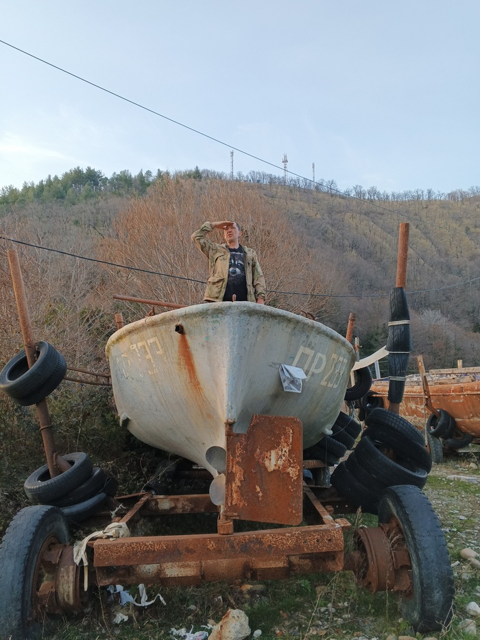 Он капитан и родина его Марсель.....