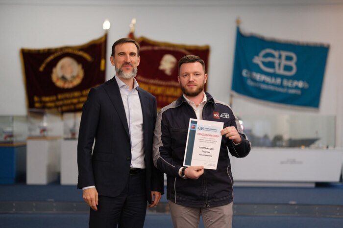 Еще там награждают рабочих и других сотрудников грамотами и другими почетными вещами. Совещания всякие большие и все такое проходит там же в музее.