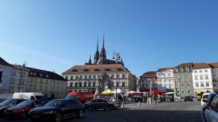 Город Брно, примерно 10-15 км от поля