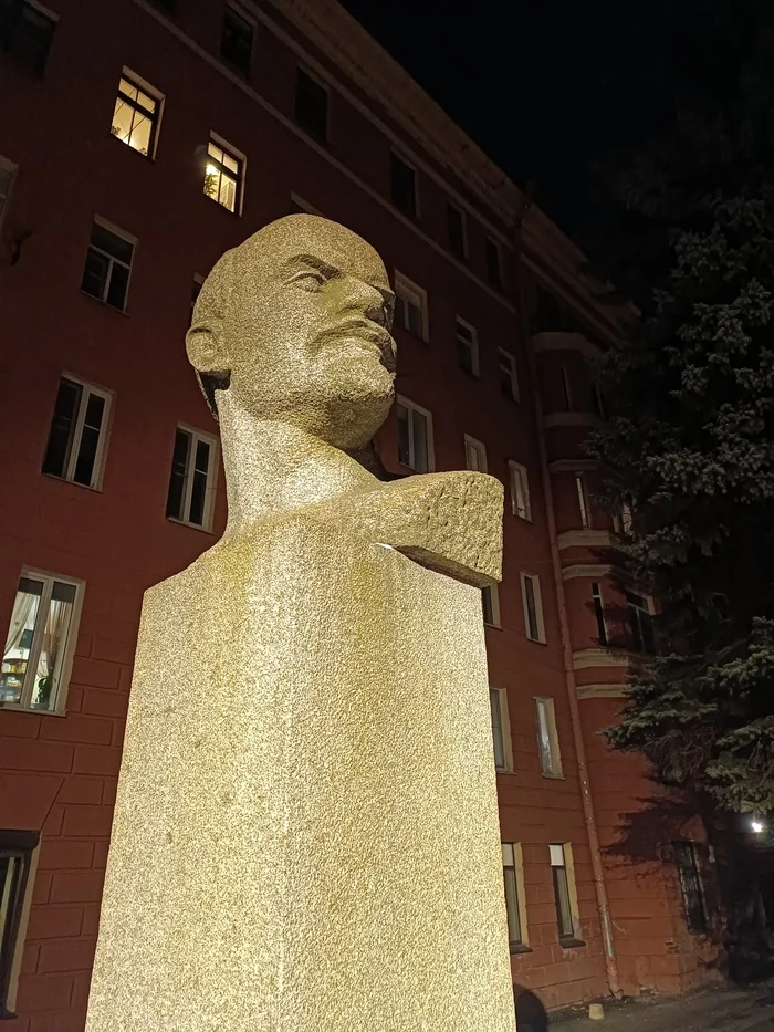 Lenin and Evil - My, Lenin, Evil, Electric scooter, Saint Petersburg, Confrontation, Longpost, Scooter rental, Lenin monument, Night city