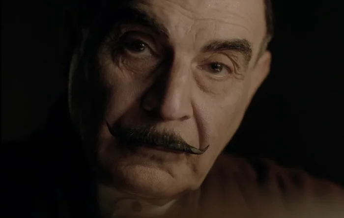 Как снимали сериал Пуаро Агаты Кристи: кадры со съемок и интересные факты Актеры и актрисы, Классика, Фото со съемок, Эркюль Пуаро, Дэвид Суше, Агата Кристи, Экранизация, Яндекс Дзен (ссылка), Ностальгия, Длиннопост