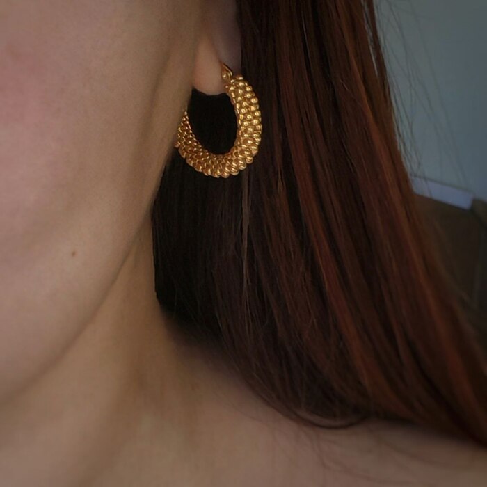 Вот так серьги кольца смотрятся в ушке