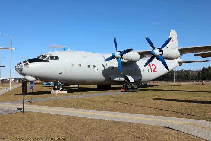 Ан-12Б