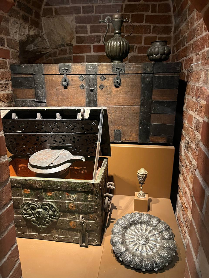 Археологические находки около территории собора