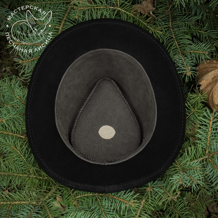 шляпа из кожи