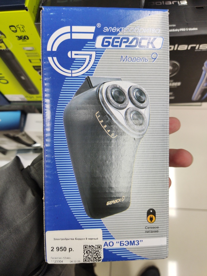 А это самая жирная модель из линейки. Водонепроницаемая ли она? Нет. Может акуумулятор у нее велик? А его вообще нет, подключай сеть 220 и кушай оттуда целых 10 ватт