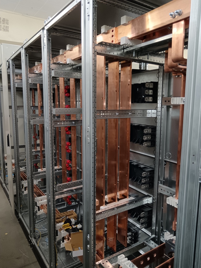 Полные шкафы медной шинны.