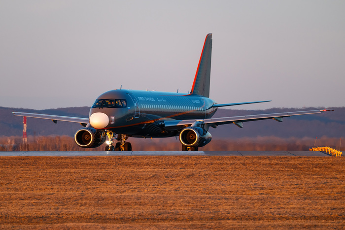     Redwings, Sukhoi Superjet 100, 