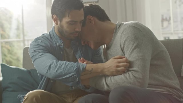 Парни нетрадиционной ориентации, когда узнали, что их сравнивают с сотрудниками ООО Морозко.