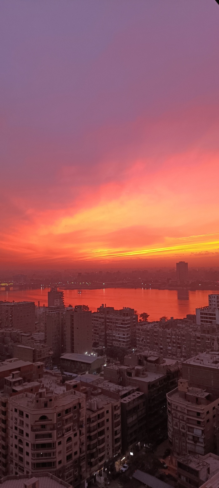 Так и хочется представить как древние египтяне когда то могли наблюдать такие же закаты.