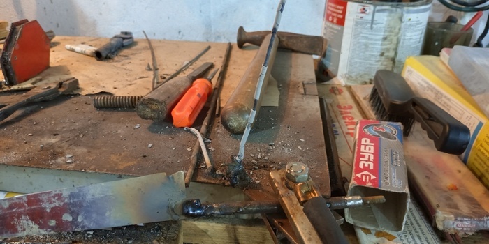 Варить надо с отрывом, по стали, и лично я выбрал электроды уони-1355.