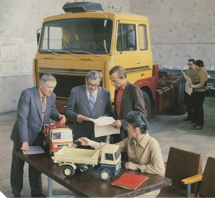     ,  , 1984  , ,   , , ,  , ,  , 80-, , Telegram ()