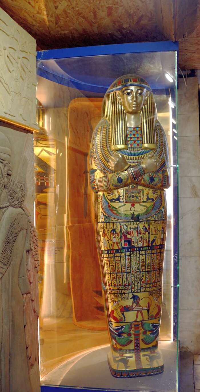 Музей создан энтузиастом на клочке своей земли. Человек был гнобим властями за нарушение каких-то законов, но выстоял и сделал свою мечту. Но, к сожалению скончался, и дело продолжает его брат. В настоящее время музей популярен у туристов