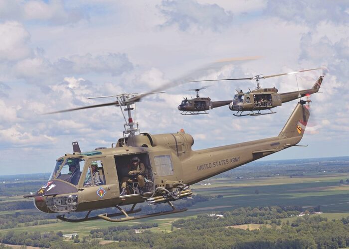   UH-1 B " Huey" (gunship)