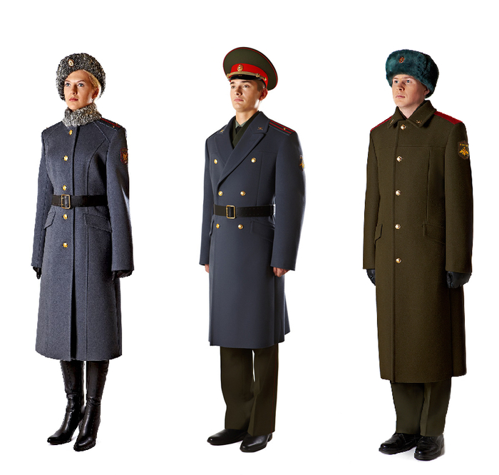 Слева на право: женская шинель, офицерская шинель, шинель рядового.