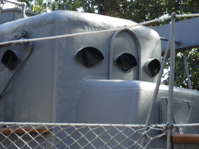 Боевая рубка. Обратите внимание на стекла с "дворниками" и сигнальные фонари по бокам