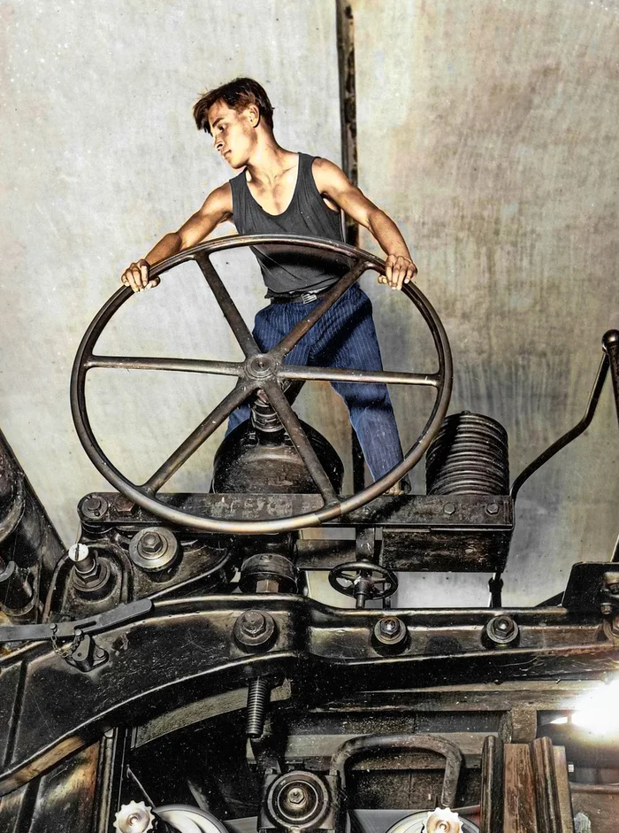 Подборка простых и потрясающих фотографий эпохи СССР. 20 раскрашенных фотографий. Часть XXI Старое фото, 20 век, СССР, Детство в СССР, 60-е, 70-е, 80-е, 50-е, Колоризация, Длиннопост Подборка простых и потрясающих фотографий эпохи СССР. 20 раскрашенных фотографий. Часть XXI Старое фото, 20 век, СССР, Детство в СССР, 60-е, 70-е, 80-е, 50-е, Колоризация, Длиннопост