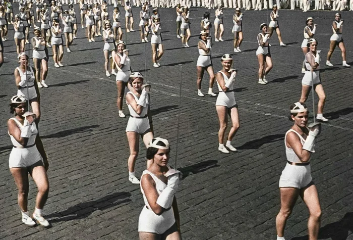 Подборка простых и потрясающих фотографий эпохи СССР. 20 раскрашенных фотографий. Часть XXI Старое фото, 20 век, СССР, Детство в СССР, 60-е, 70-е, 80-е, 50-е, Колоризация, Длиннопост