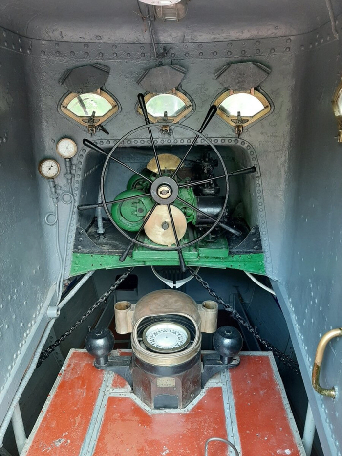 Ходовая рубка миноносца "Дръзки" - из такой мичман Купов, лично стоя за штурвалом, руководил боем.