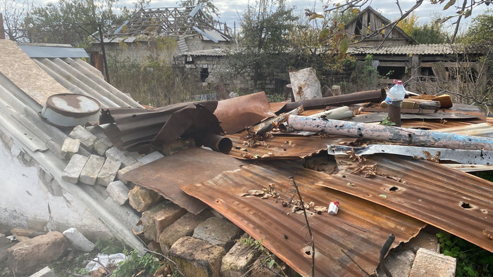 Подвал с другой стороны. Это заброшенный поселок в ДНР, и такие подвалы в Украине очень распространены - есть почти в каждом дворе в деревне, это погреба такие у них