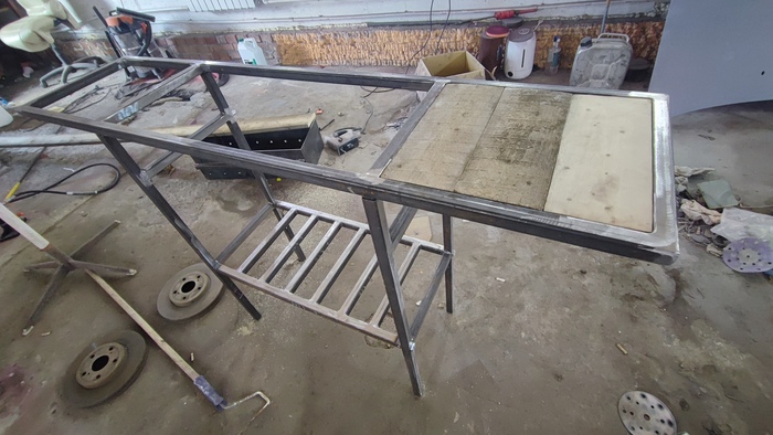 доски взял какие нашел за боксом, по высоте они идеально легли на высоту профильной трубы