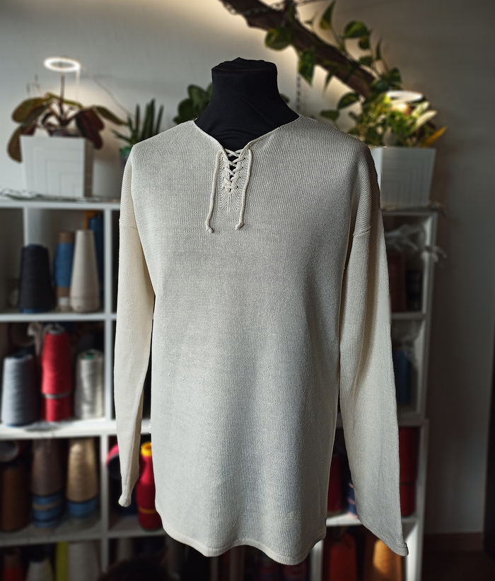 Люди, заказывающие белые вещи, до сих пор вызывают у меня некоторый трепет, я б стирала такую рубаху каждые полчаса