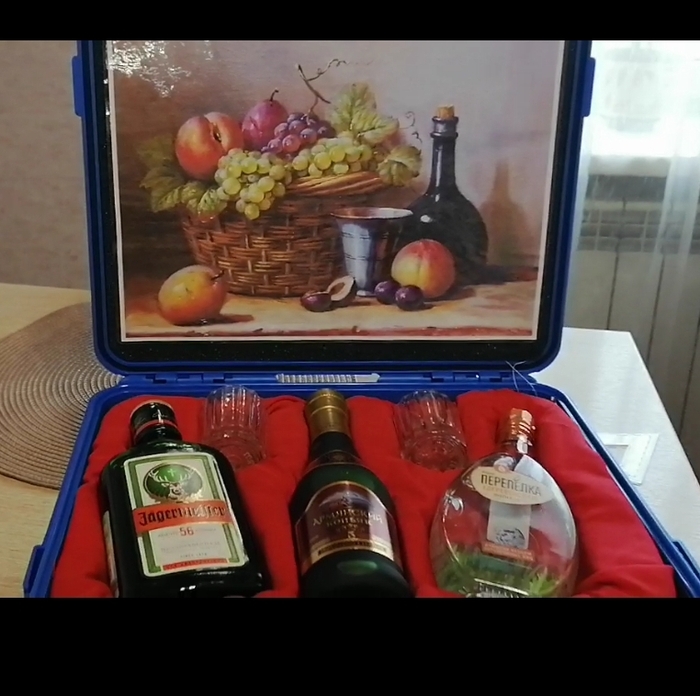 Вот так получилось, зато не разобьёт ся и водонепроницаемый,