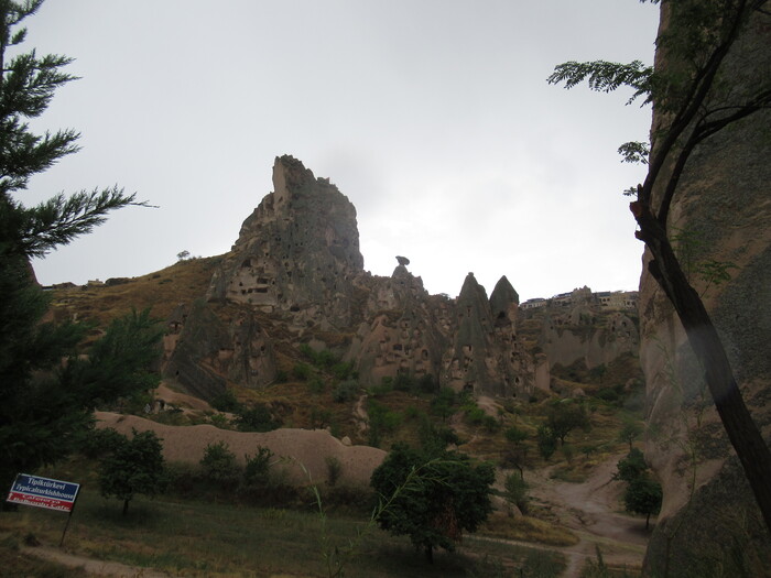 Та какие пещерные города везде. Наверное нужно пару недель если хочется облазить их все. Вход бесплатный. Парковки рядом могут быть платные.