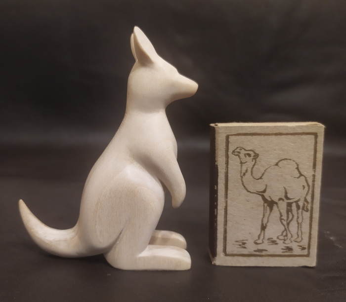 Фотография с коробком для масштаба. Высота 9 см по кончики ушей