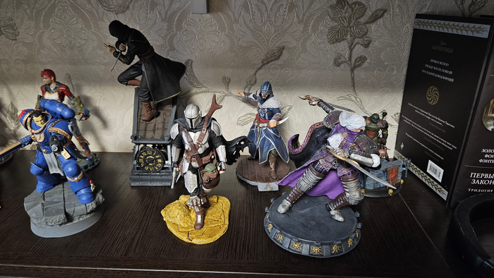 Думгай справа - один из первых. Потом распечатаю побольше и заменю.