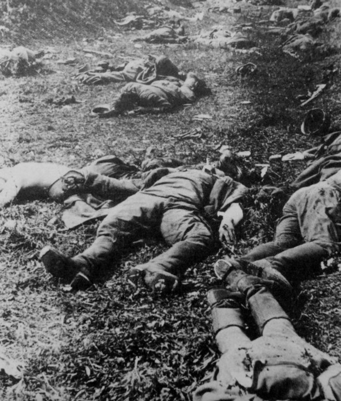 Тела красноармейцев, погибших в окружении под Киевом