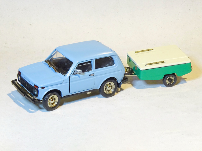 Рис. 8. Саратовская модель автомобиля ВАЗ-2121 «Нива» (А20) с прицепом «Скиф» после восстановления