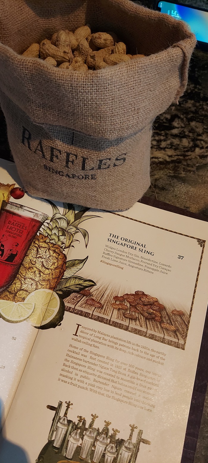 ���������� ����� � ����� Raffles, ��� ����� ����������� �������� ����� �� ���������� ������� � ��������� �����, ��������� ������ �� ���. ���� �������� ������ (����� 1700 ������), �� ������� ������ �� ����� � �������