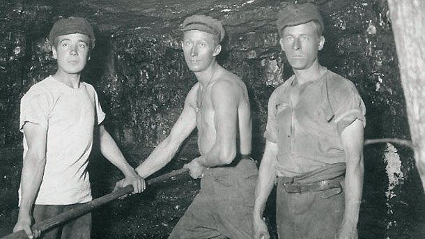 Бывшие чины Русской армии ген. П.Н. Врангеля работают в угольных шахтах в г. Перник, 1922 г.