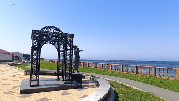 Памятник рыбакам и морякам, не вернувшимся из моря.