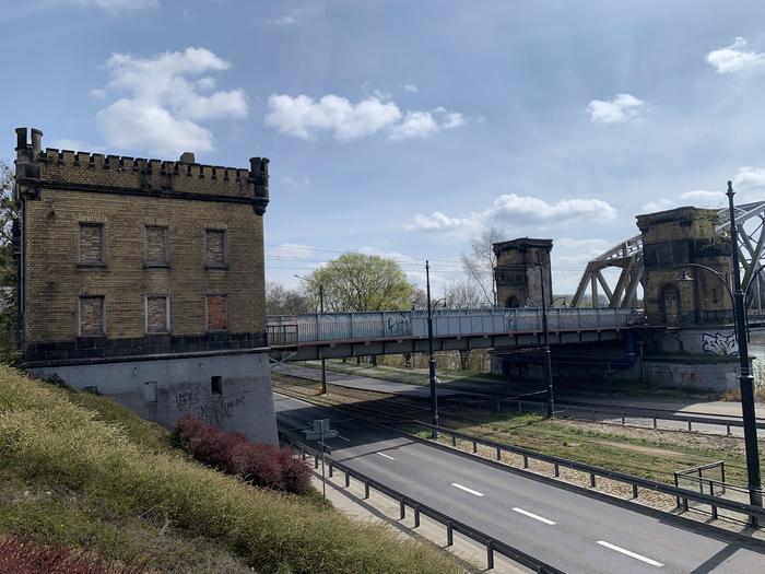 Четыре башни - то что от них осталось.