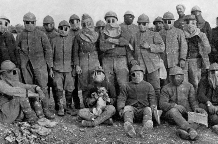 Это не боевые пасечники, это ранние средства защиты от газов