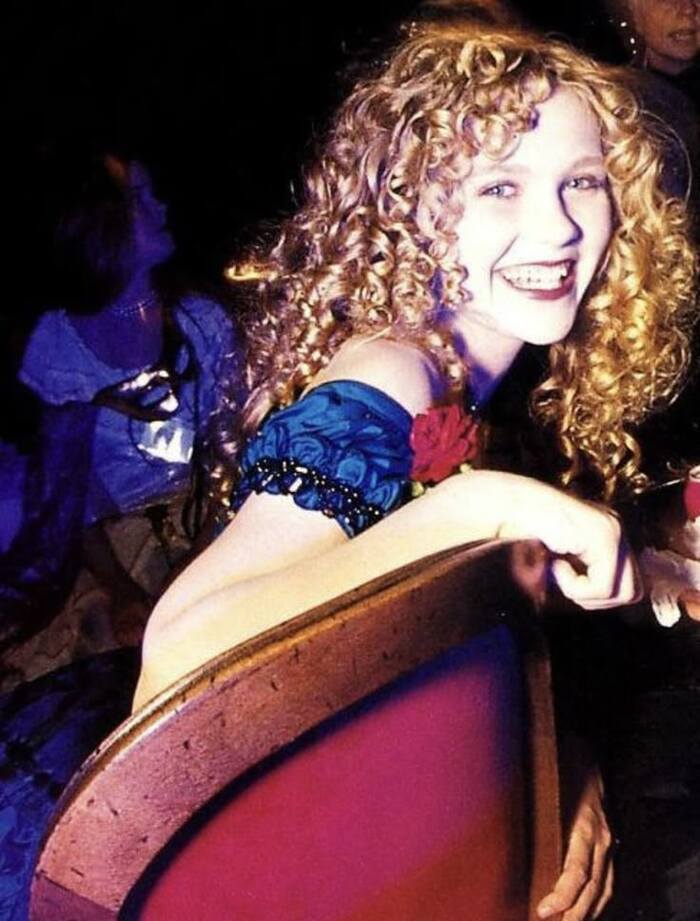 На съёмках фильма Кирстен Данст исполнилось 11 лет.