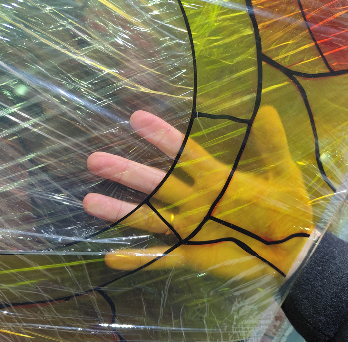 А солнышко у нас аккурат на двери. Подумал, что это будет работать как дверной глазок)