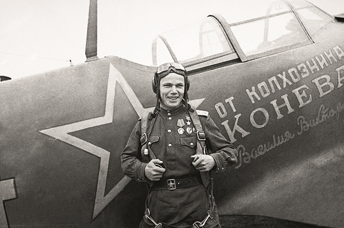 Как летчик Кожедуб сбил 2 американских самолета "Мустанг" в 1945 году