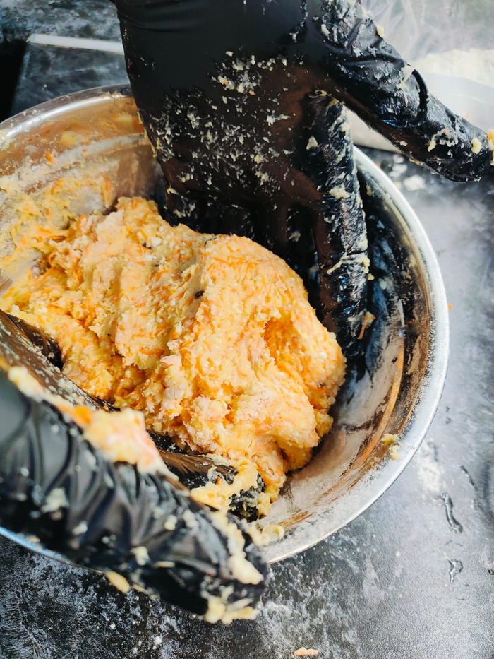 Вымешиваю руками