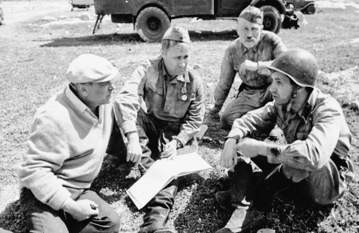 Знакомые все лица...