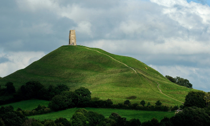 Холм Святого Михаила или Гластонбери Тор в Великобритании