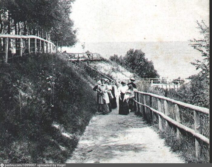 дорожка к морю на склоне