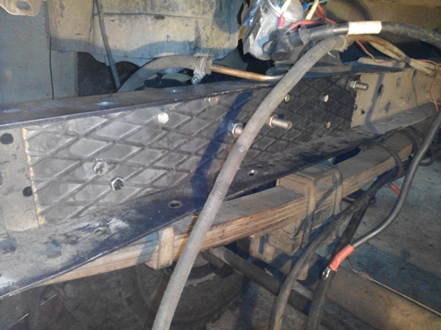 Затем усилили раму и проварили слабые места подкапотного пространства. Всё-таки, двигатель довольно серьёзный, в плане мощности.