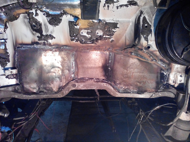 Первым делом заварили моторный щит.