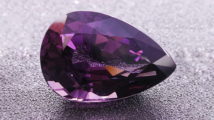 Ограненный тааффеит