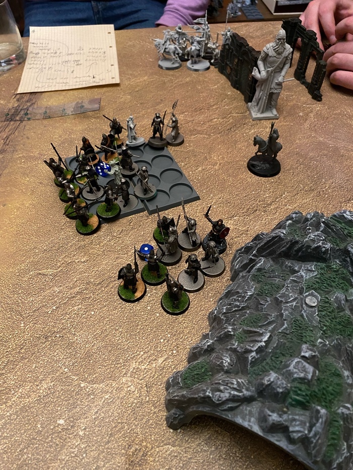 Битва стенка на стенку, Саруман дирижирует всё это действо.