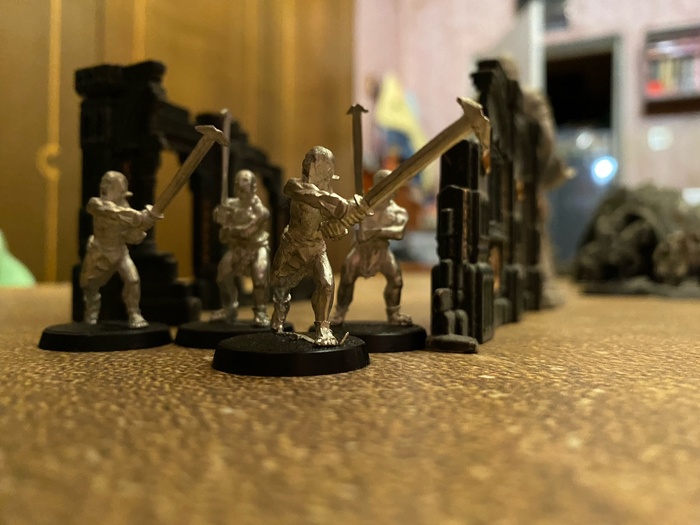 Засадный полк непокрашенных берсеркеров урук-хай.