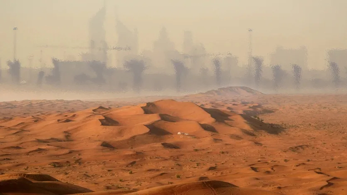 Мираж в пустыне, похожий на призрачный город